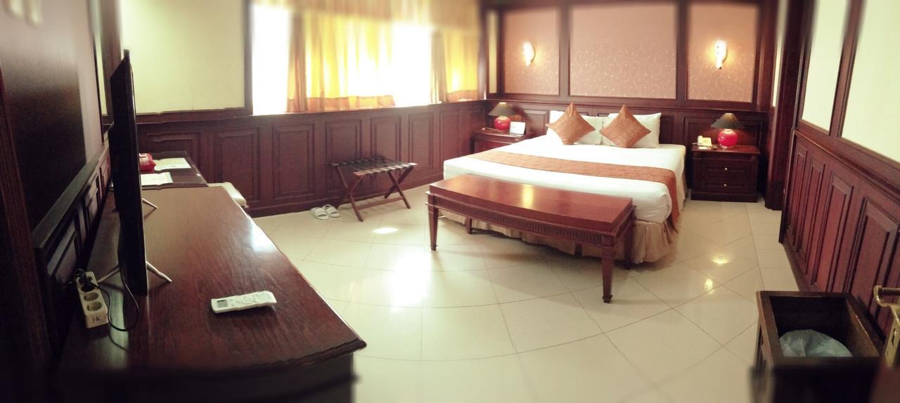 Hotel Tarakan Plaza Exterior photo