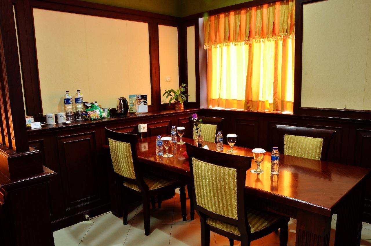 Hotel Tarakan Plaza Exterior photo